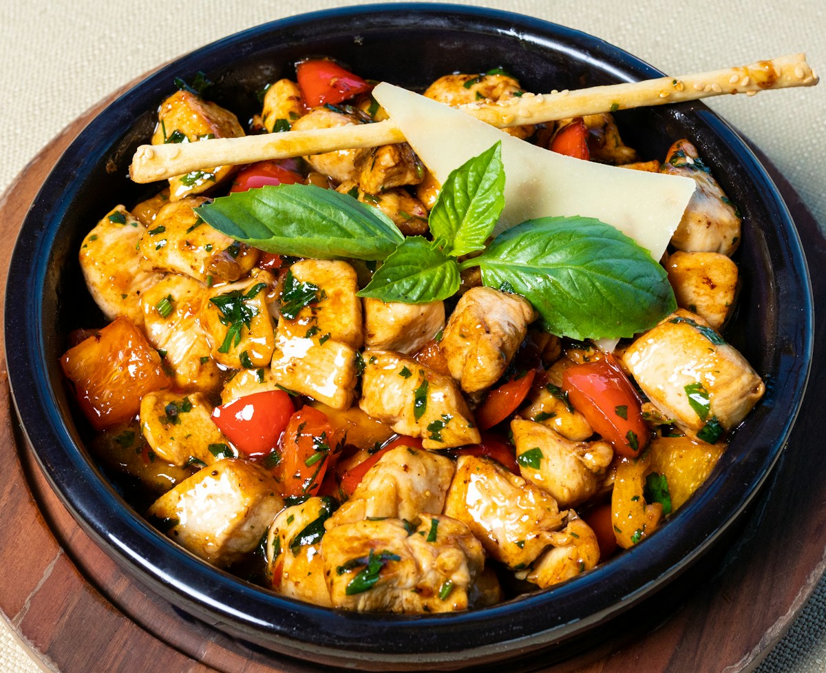 Hähnchengeschnetzeltes mit braunen Champignons in cremiger Rahmsoße